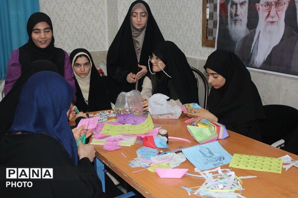 پاتوق دختران نوجوان مبارز در سملقان 