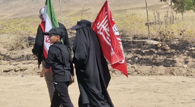 طنین «یا حسین» در نورآباد؛ جاماندگان اربعین مسیر عشق را پیاده پیمودند
