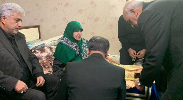 دیدار صمیمانه دانش آموز خبرنگاران پانا در منزل مادر شهید جمهور