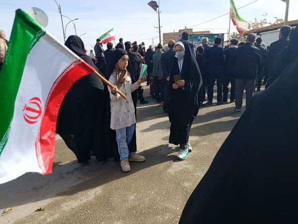 نسل آینده در راهپیمایی ۲۲ بهمن شهرستان کندر دیده شد