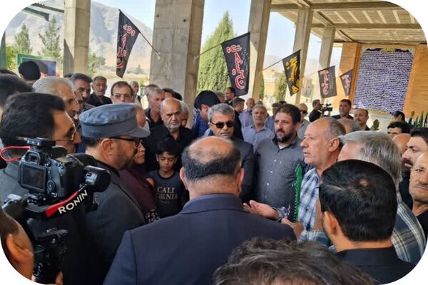 میثاق استاندار و مسئولان استانی با شهدا در سفر به زرقان