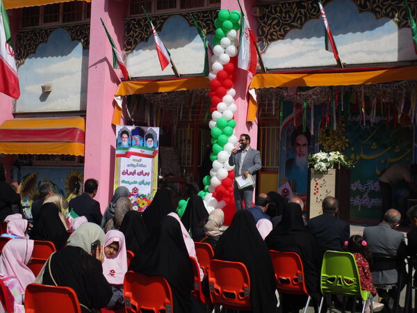 برگزاری جشن شکوفه‌ها در دبستان شاهد شهید سلطانی ناحیه یک کرج