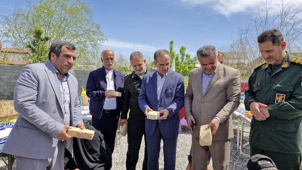 آیین کلنگ‌زنی دبیرستان دخترانه افراسیابی در محمود‌آباد 