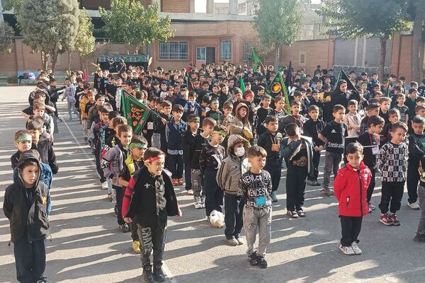 طنین نوای عشق و عزا؛ مراسم عزاداری دهه دوم فاطمیه در مدارس بهارستان‌دو