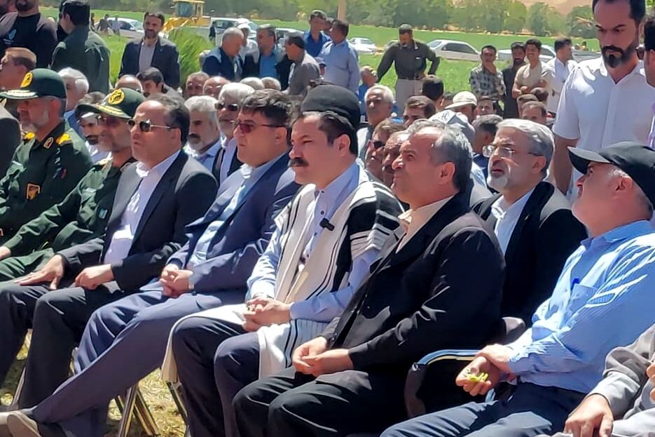 آیین کلنگ زنی پروژه آب چشمه سفید در خانمیرزا
