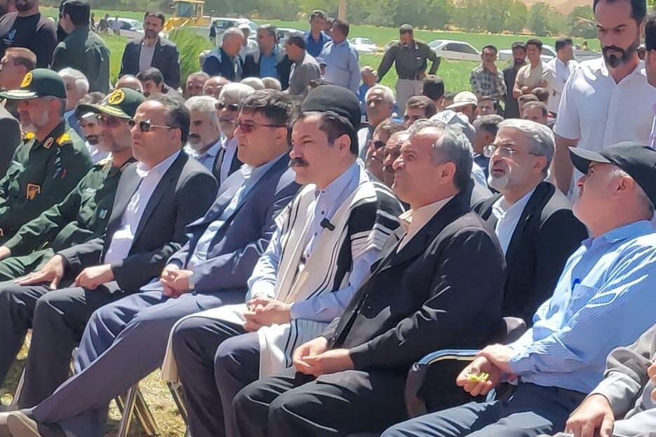 آیین کلنگ زنی پروژه آب چشمه سفید در خانمیرزا