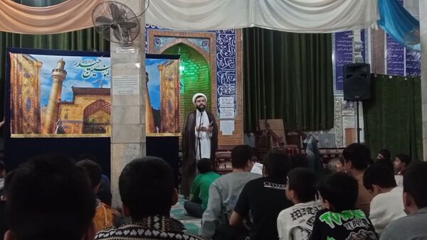 اعتکاف دانش‌آموزان دبیرستان شهید بابایی منطقه ۱۵ 