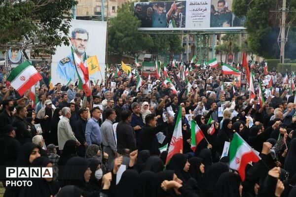 وداع حماسی دریادلان هرمزگان با فرمانده شهید علیرضا تنگسیری در بندرعباس