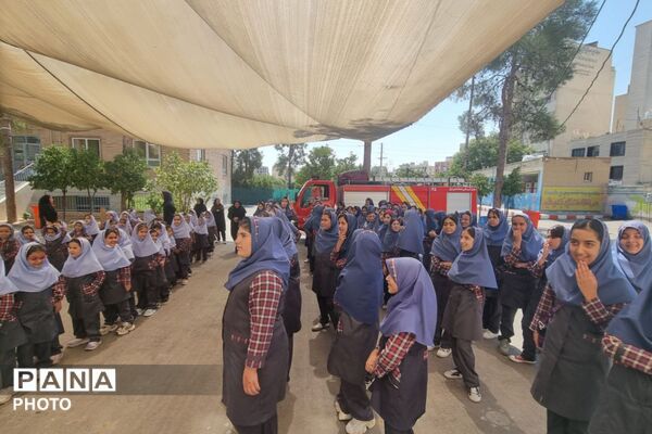 زنگ ایمنی در دبستان خورسندیان به مناسبت روز آتش‌نشان