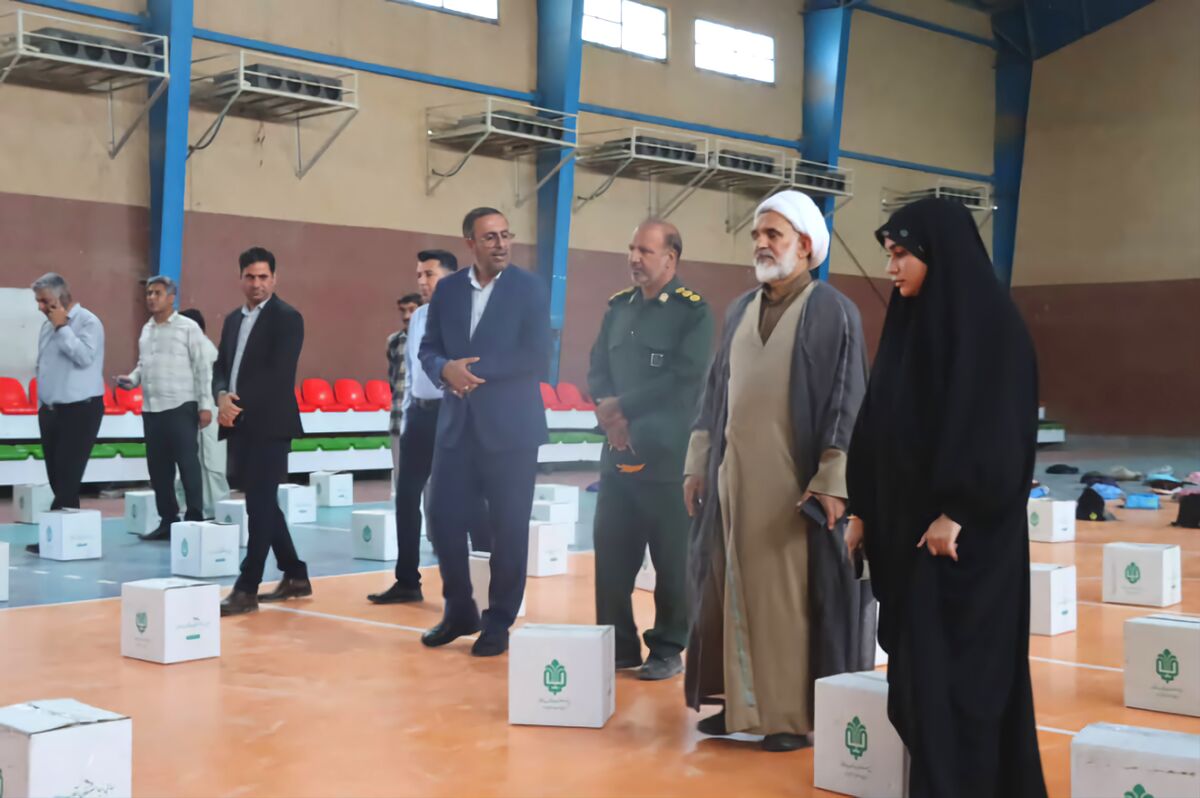 توزیع ۷۰۰ بسته نوشت افزار بین دانش‌آموزان نیازمند شهرستان قلعه‌گنج در پویش مهر علوی