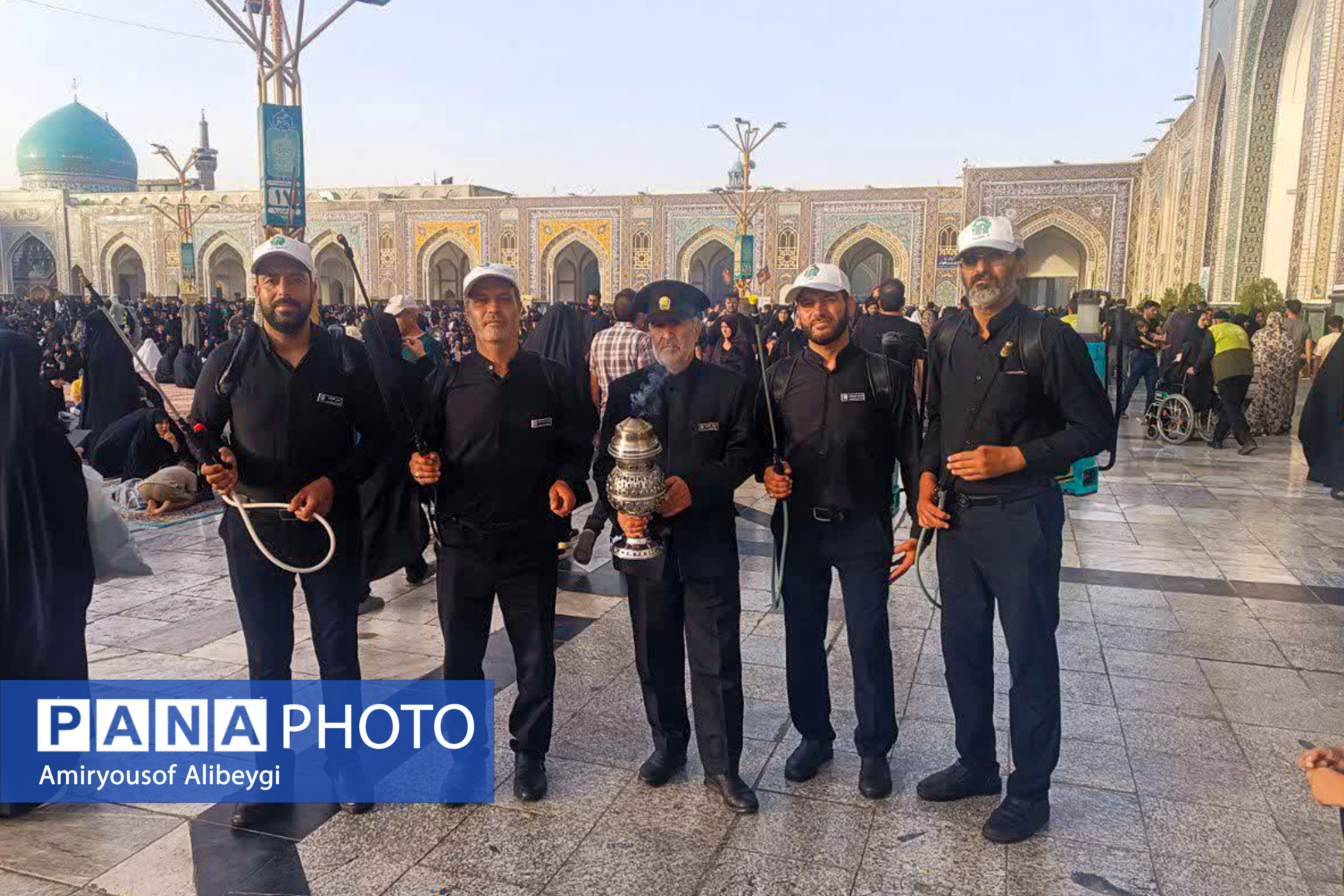  ۲۰۰۰ لیتر گلاب برای عطرافشانی حرم امام رضا(ع) درنظرگرفته شده است