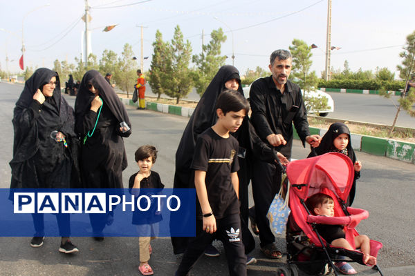 پیاده‌روی خانوادگی جاماندگان اربعین حسینی(ع) در قم