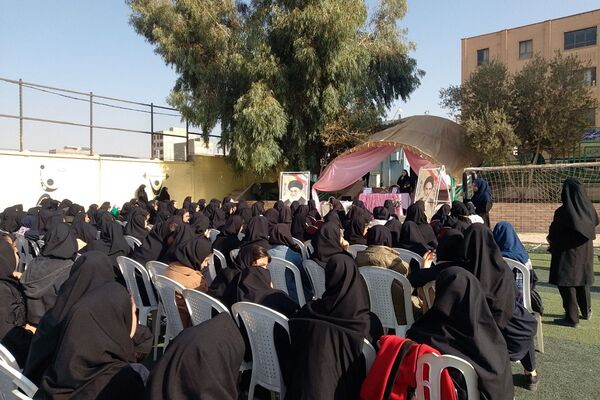 جشن پرشور روز دانش‌آموز در دبیرستان ملوک زندی 
