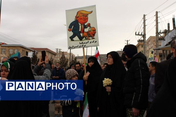 حضور گسترده اقشار مختلف مردم پردیس در راهپیمایی ۲۲ بهمن