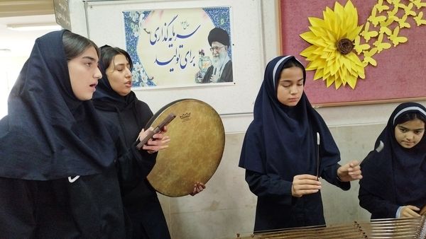برگزاری هفته ماها در دبیرستان علامه جعفری ناحیه ۳
