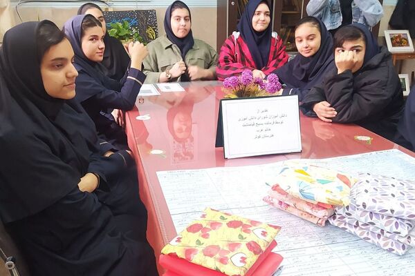 برپای ایستگاه صلواتی به‌مناسبت شهادت حضرت فاطمه (س) در هنرستان کوثر ناحیه یک شهرری
