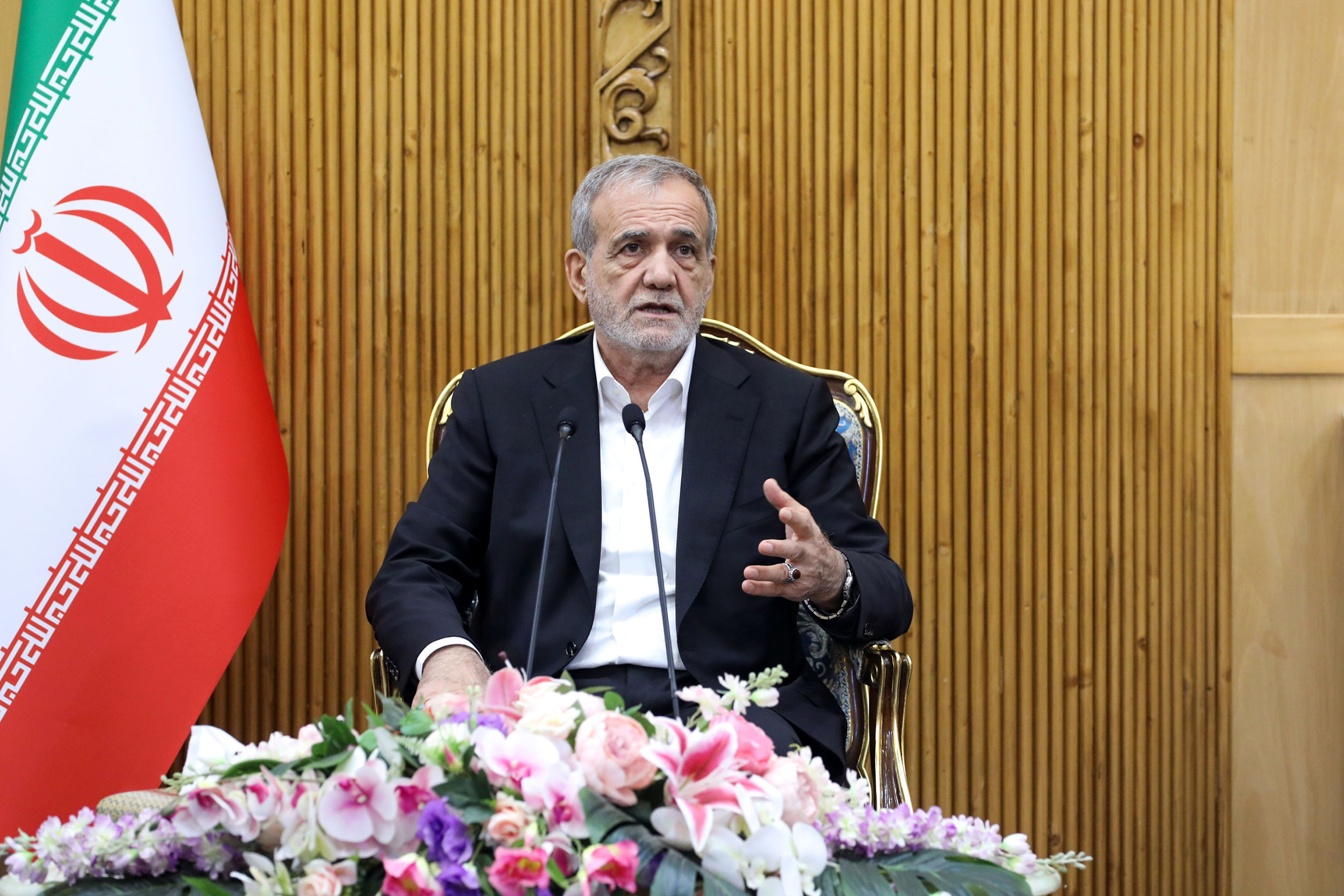 سفر به ارمنستان با هدف گسترش ارتباطات اقتصادی و فرهنگی با کشورهای همسایه انجام می‌شود