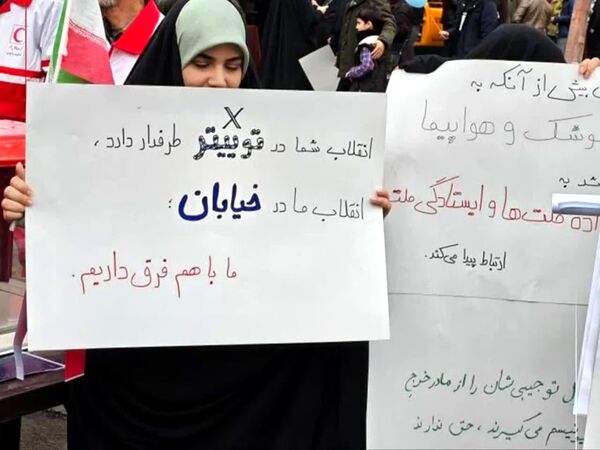 حضور پرشور مردم مشهد در راهپیمایی ۲۲بهمن 