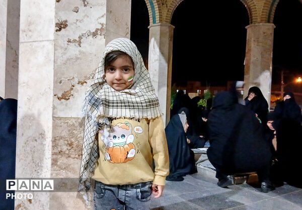 همراهی کودکان جعفرآباد تا آستان شهدای گمنام در شب هشتاد و یکم