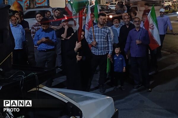 حضور پرشور دانش‌آموزان دبستان پسرانه کاظمیه در غرفه شهدای دانش آموز ورامین