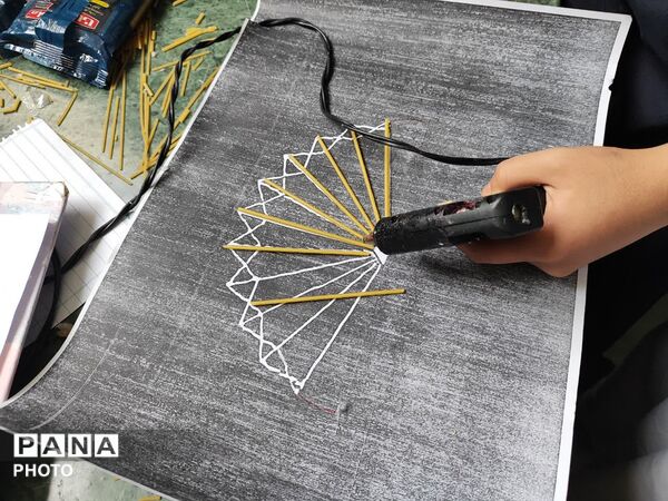 ساخت سازه‌های ماکارونی در دبیرستان معلم تفت