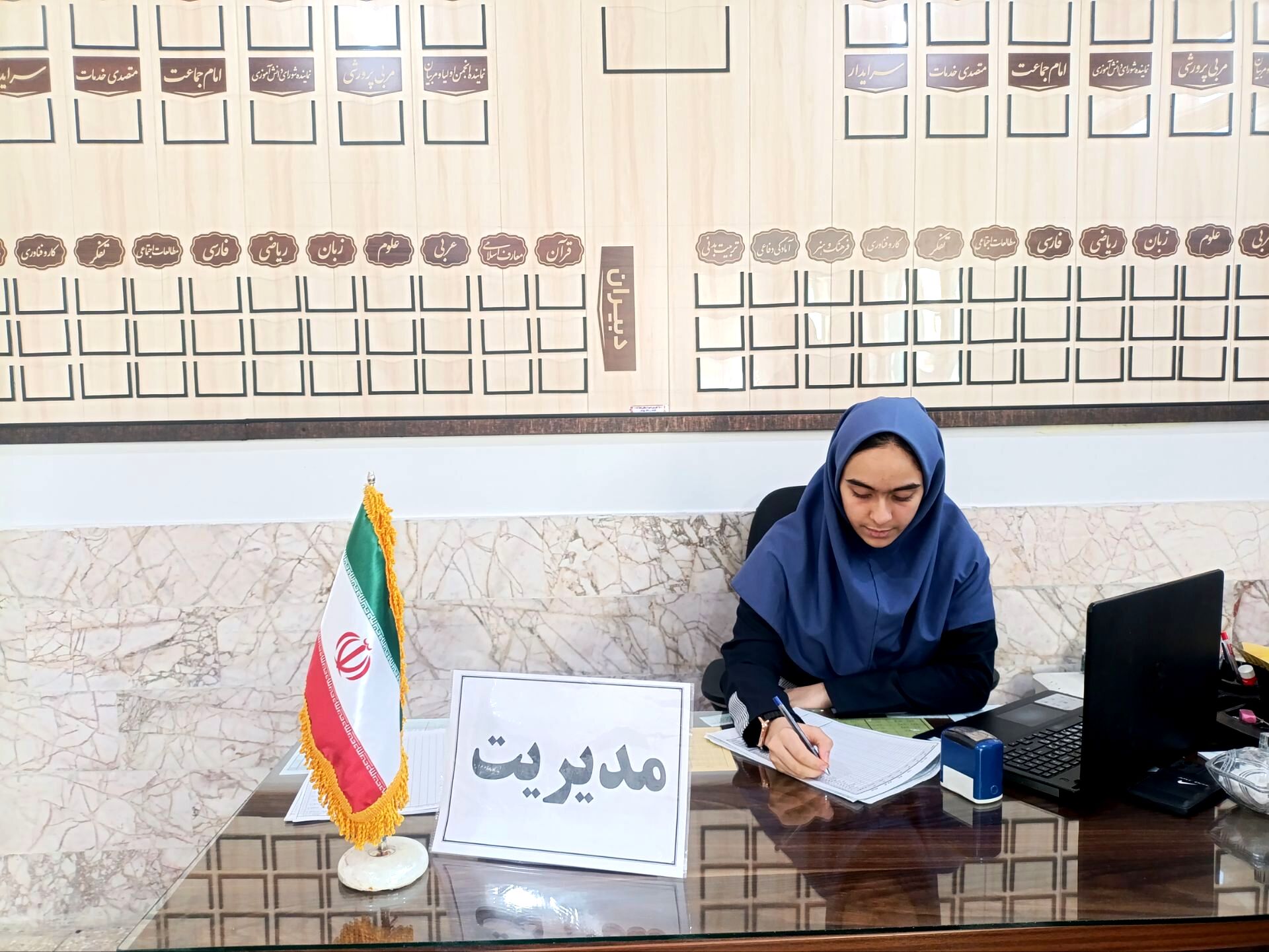 همدلی و همکاری دانش‌آموزان در اجرای طرح مدام دبیرستان دکتر جواد حداد ۲ 