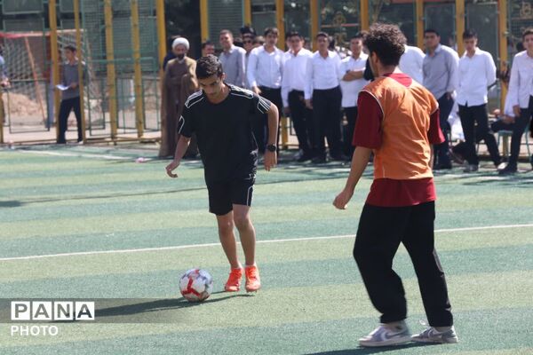 مسابقات فوتبال جام شهید آرمان در دبیرستان ماندگار البرز