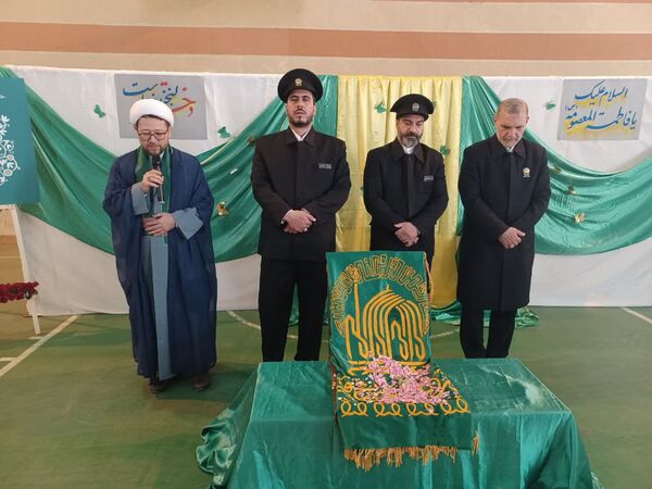 استقبال دانش‌آموزان بیرجندی از خادمان حرم امام رضا(ع)