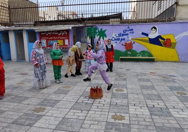 برگزاری جشن چهارشنبه سوری ایمن  در دبستان سارا شهرستان ملارد 