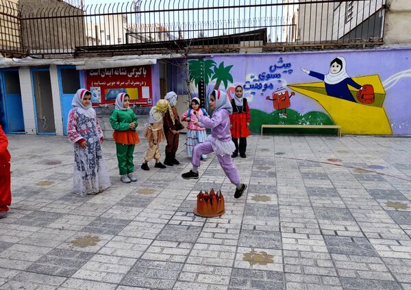 برگزاری جشن چهارشنبه سوری ایمن  در دبستان سارا شهرستان ملارد 