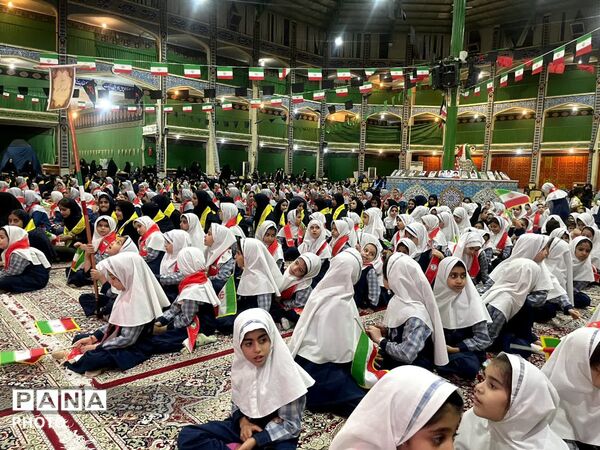 جلوه‌‌ای دیدنی از شور دانش‌‌آموزان در برنامه سالروز تاسیس سازمان دانش آموزی در یزد