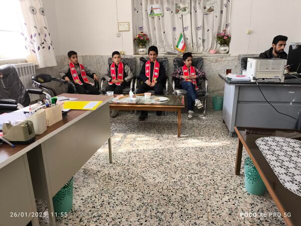 جلسه انجمن اولیا و شورای دانش آموزی در راستای برنامه‌ریزی هفته معلم