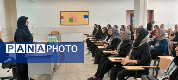 اولین جلسه دیدار چهره به چهره اولیا با دبیران دبیرستان فرزانگان استعداد درخشان ملارد