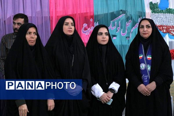 بهارستان دو صحنه همفکری، همدلی و همکاری پیشتازان در همایش یاوران انقلاب