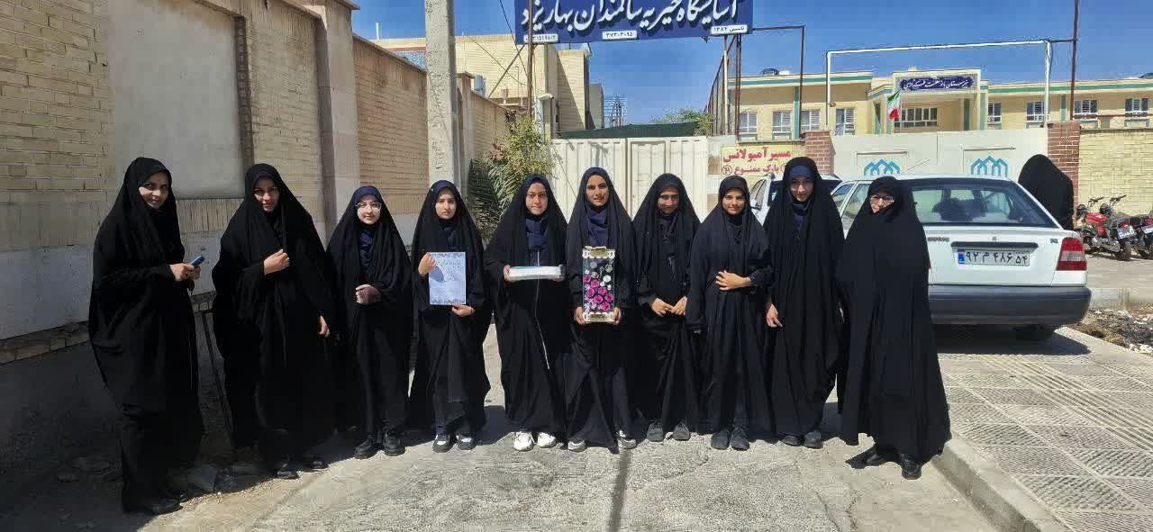 دانش‌آموزان دبیرستان برازنده مقدم، میهمان خانه سالمندان شدند