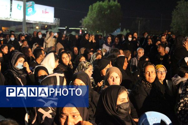 تجمع مردم بندرعباس برای جانباختگان بندر شهید رجایی