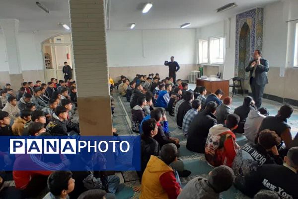 آغاز مسیر آگاهانه انتخاب رشته در مدرسه شهید فتوحی رباط‌کریم