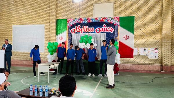 جشن ستارگان سندرک با تجلیل از دانش‌آموزان برتر دبیرستان‌های امیرکبیر و کوثر