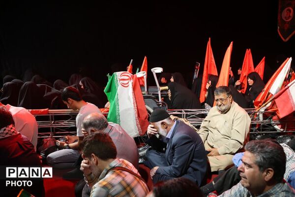 گردهمایی مردم همدان در پاسداشت مقام رهبر شهید انقلاب در رواق کشوردوست