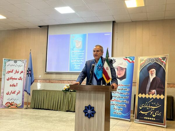 مراسم تجلیل از روشا اکبری برنده مدال طلای شطرنج مدارس جهان در شهرستان نیشابور 
