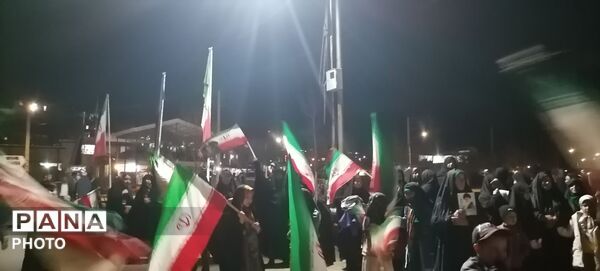 اجتماع مردمی و همخوانی سرود ملی در شهربار نیشابور
