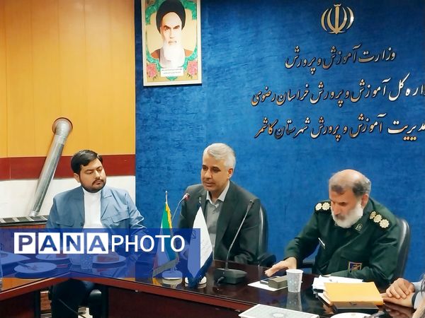 جلسه اعضای شورا و مدیران کانون‌های بسیج فرهنگیان قطب شهیدمدرس