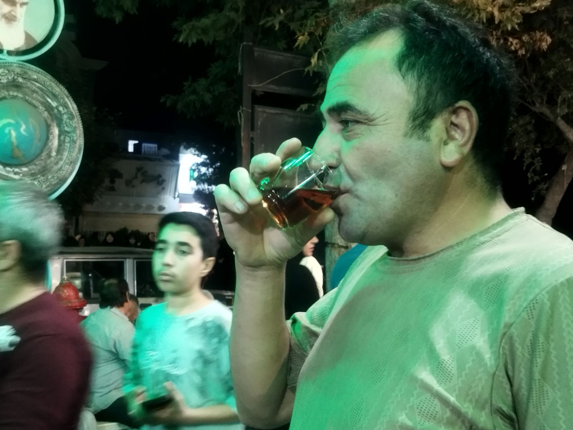 خدمت‌رسانی بی‌وقفه چایخانه حضرت زهرا (س)  نیشابور