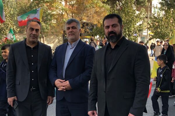 اجتماع عظیم دانش آموزان ناحیه دو شهرری به مناسبت یوم الله ۱۳ آبان در میدان نماز