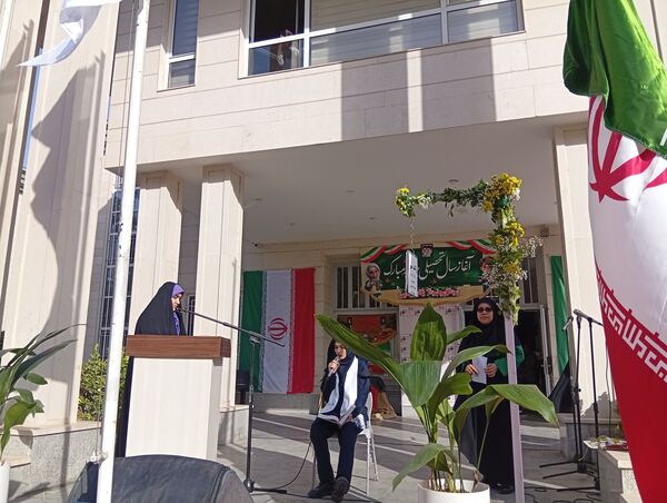 مراسم باشکوه زنگ ایثار و مقاومت در دبیرستان مصلی نژاد حضرت ام البنین