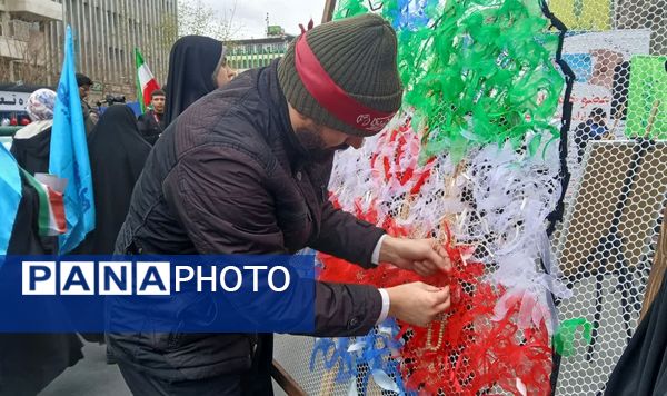 راهپیمایی ۲۲ بهمن با حضور پرشور مردم انقلابی در تهران