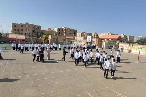 هیجان ورزشی با مسابقات کشتی و طناب‌کشی در دبیرستان حکیم ابوالقاسم فردوسی