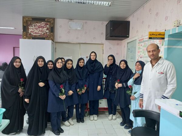 حضور دانش‌آموزان شهید نصرتی در بیمارستان خاتم الانبیاء (ص)
