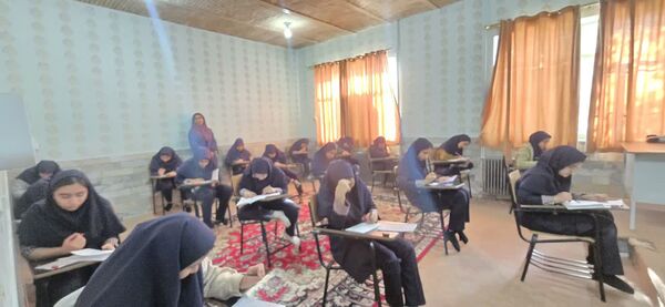 برگزاری آزمون جامع در دبیرستان شاهد فردوس بافق
