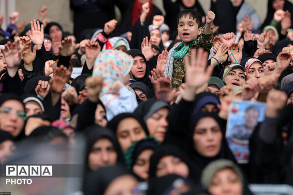 لحظه‌های ماندگار دیدار دانش‌آموزان با رهبر شهید انقلاب